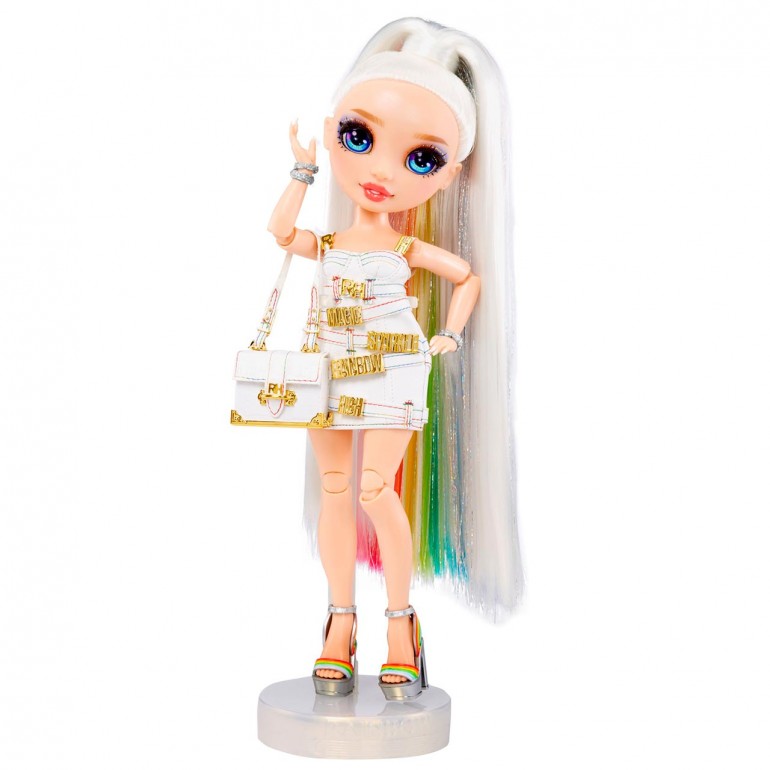Amalie on Instagram: 🌈 Rainbow High 🌈 I love that there are dolls my  tween still loves to play with! There's hours of fun with the Rainbow High  Fantastic Fashion playsets. You