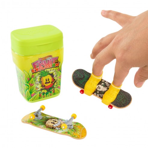 Hot Wheels Skate Gumball Box with 2 skateboards