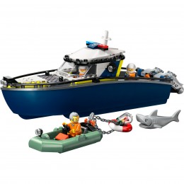 CHASE ON POLICE BOAT 60456... 2