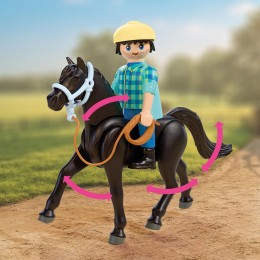 SMALL STABLE WITH FARRIER... 2